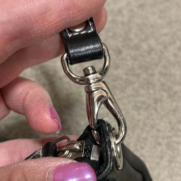 RLL versatile lightly used bag black leather with removable strap. Inside pocket - Picture 8 of 9